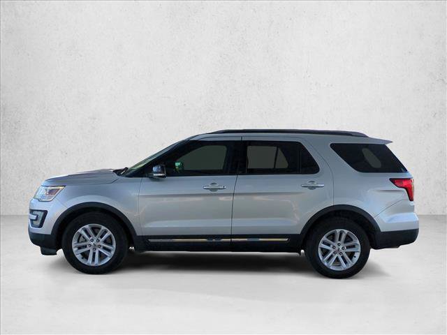 Used 2017 Ford Explorer XLT w/ Equipment Group 202A FWD image 8
