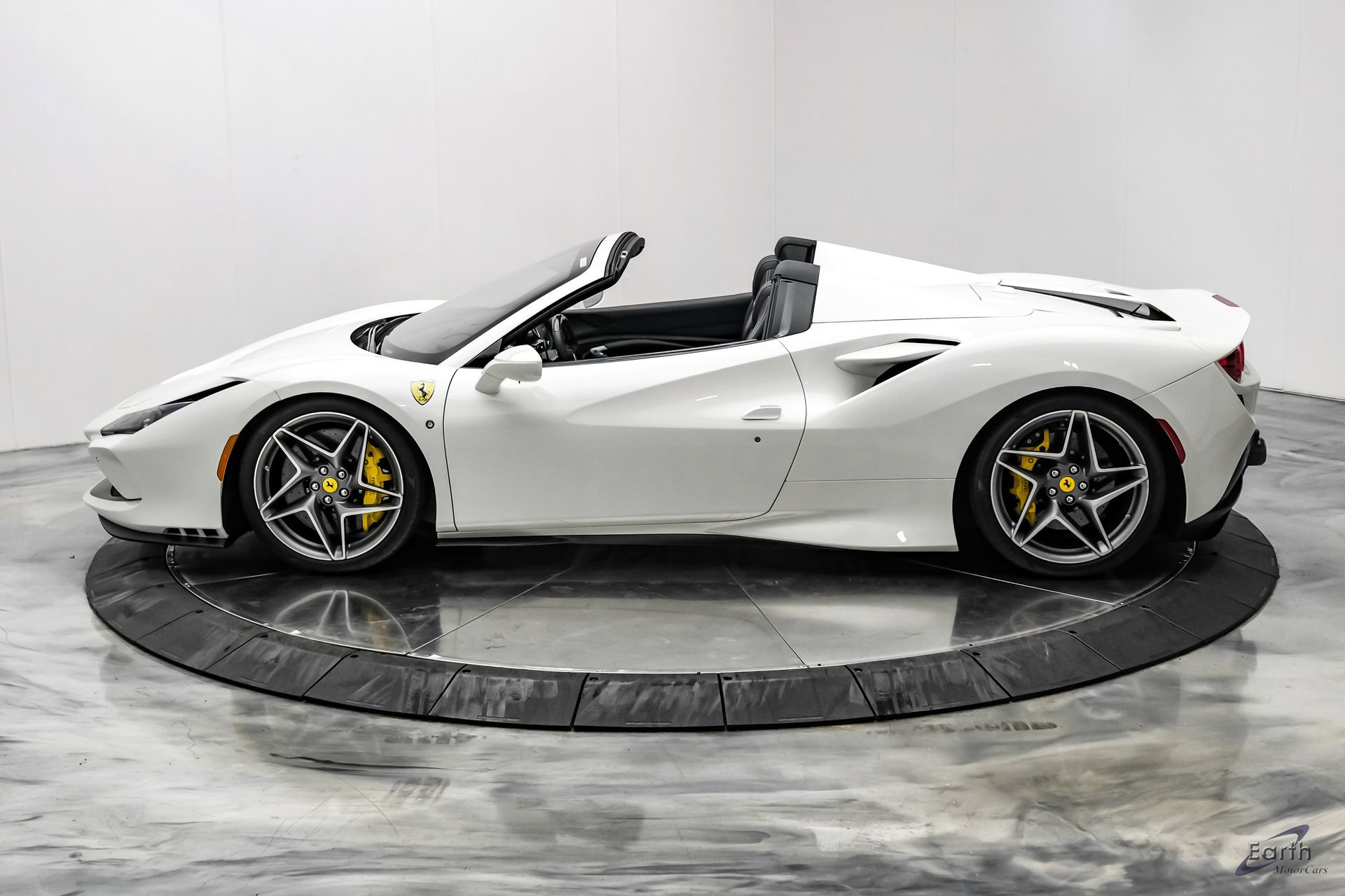 Used 2022 Ferrari F8 Tributo RWD image 9