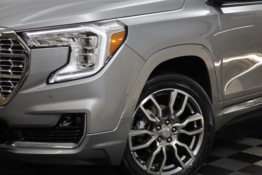Used 2024 GMC Terrain Denali w/ Denali Premium Package image 3