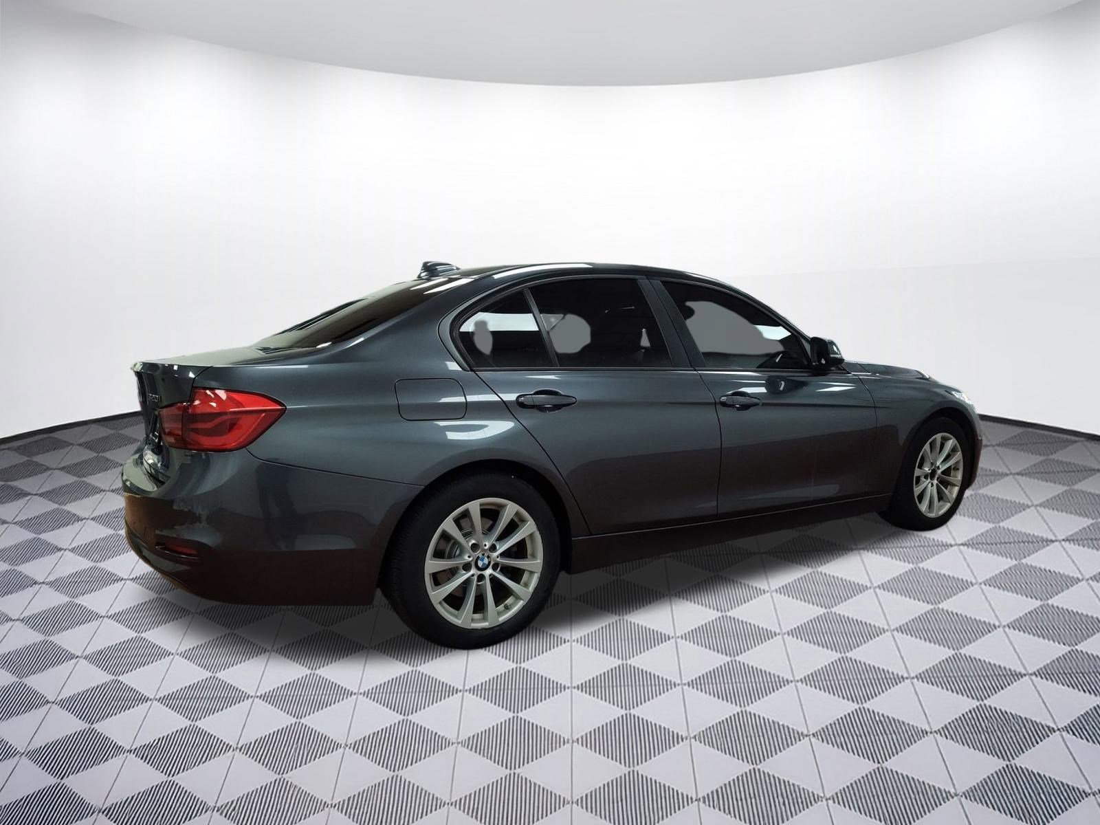 Used 2017 BMW 320i xDrive Sedan image 8