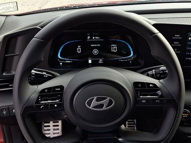 Used 2025 Hyundai Elantra Sport image 25