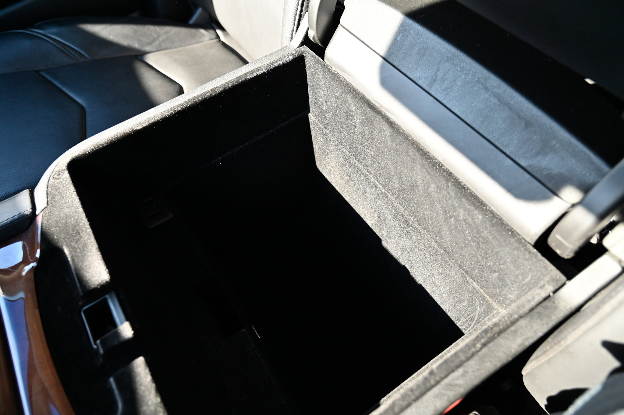 Used 2017 Cadillac Escalade ESV Luxury image 32