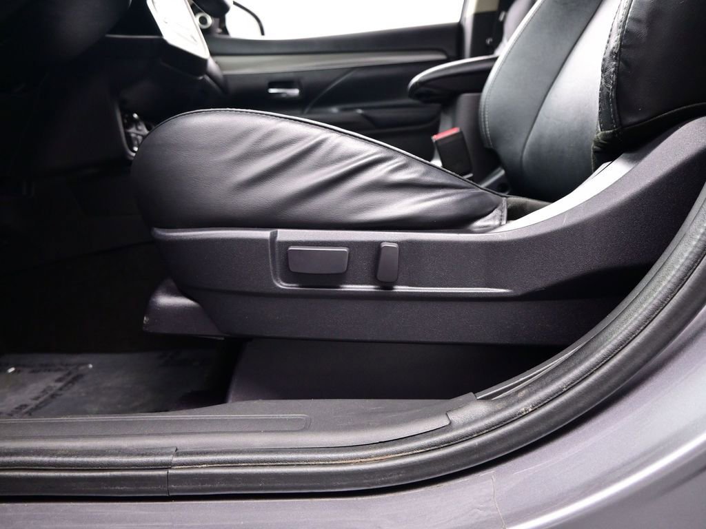 Used 2019 Mitsubishi Outlander SEL image 15