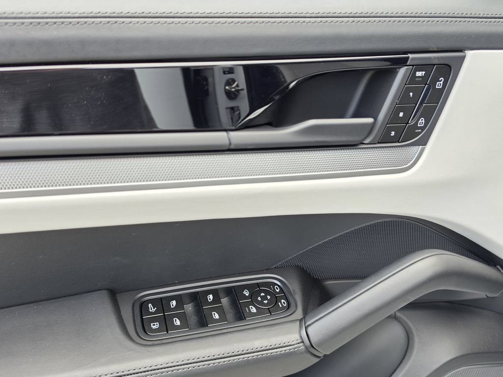 New 2026 Porsche Cayenne S AWD/4WD image 17