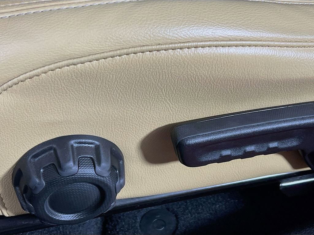 Used 2018 Jeep Wrangler Unlimited Sahara w/ Cold Weather Group image 17