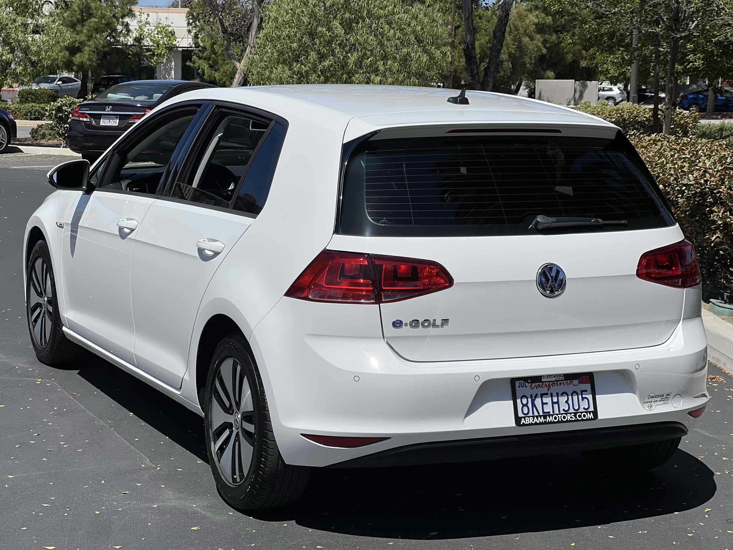 Used 2015 Volkswagen e-Golf SEL Premium FWD image 18