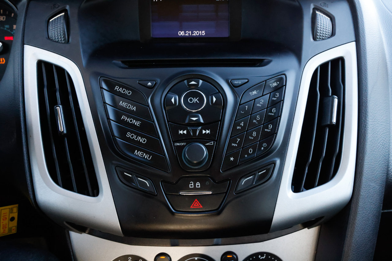 Used 2014 Ford Focus SE w/ SE Sport Package image 30