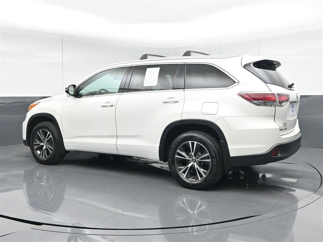 Used 2016 Toyota Highlander XLE AWD/4WD image 7
