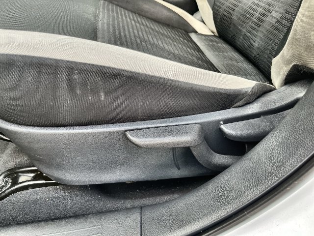 Used 2022 Nissan Versa SV FWD image 23