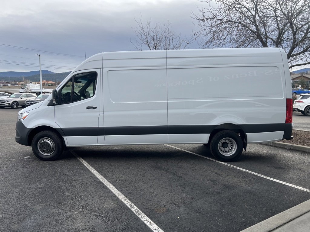 Used 2024 Mercedes-Benz Sprinter 4500 image 5