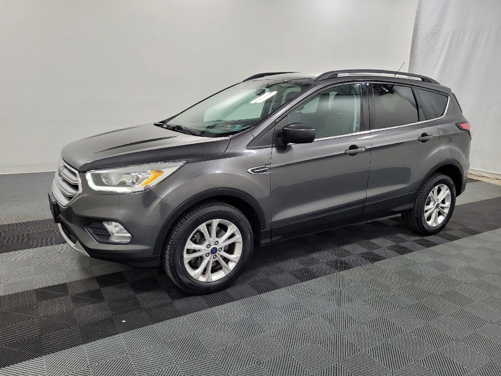 Used 2017 Ford Escape SE w/ Equipment Group 201A AWD/4WD image 2