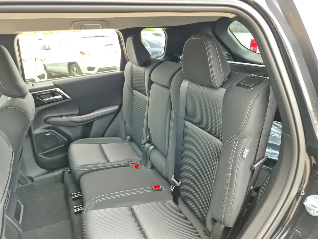 New 2026 Mitsubishi Outlander ES image 21