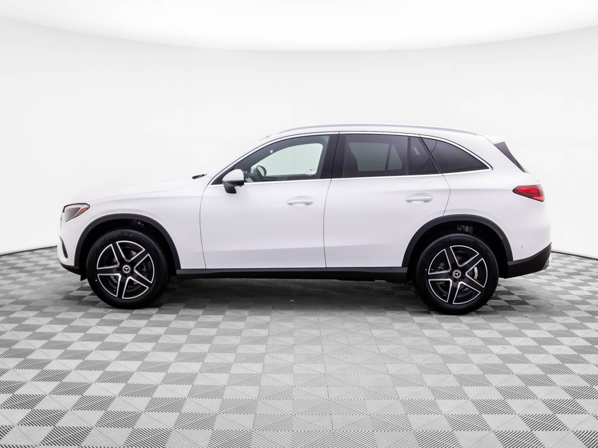 New 2026 Mercedes-Benz GLC 300 4MATIC image 2