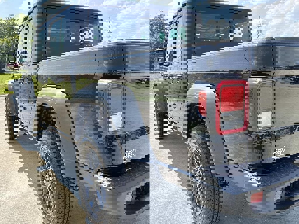 New 2026 Jeep Gladiator Sport image 11