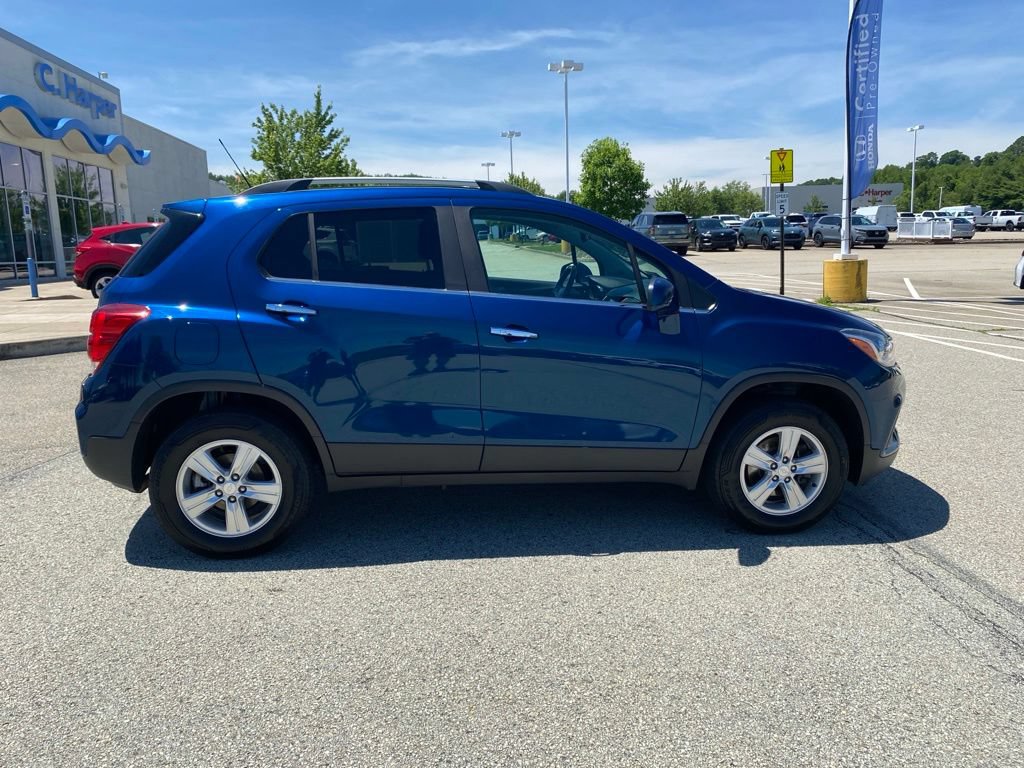 Used 2019 Chevrolet Trax LT w/ LT Convenience Package AWD/4WD image 2