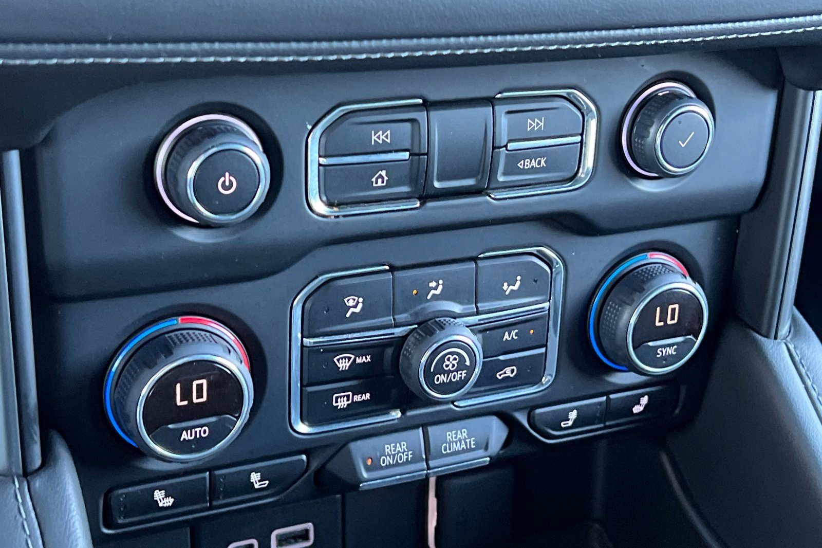 Used 2022 Chevrolet Tahoe Z71 image 18