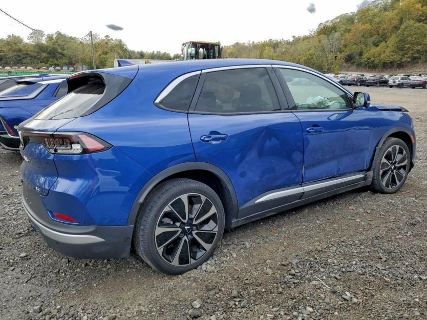 Used 2024 VinFast VF 8 Plus image 5