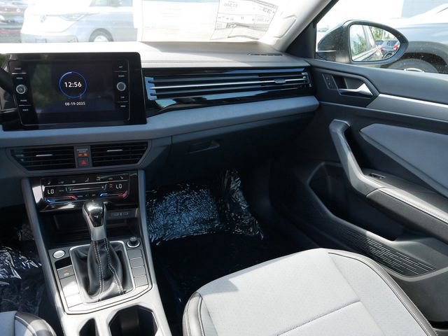 New 2025 Volkswagen Jetta SE FWD image 10