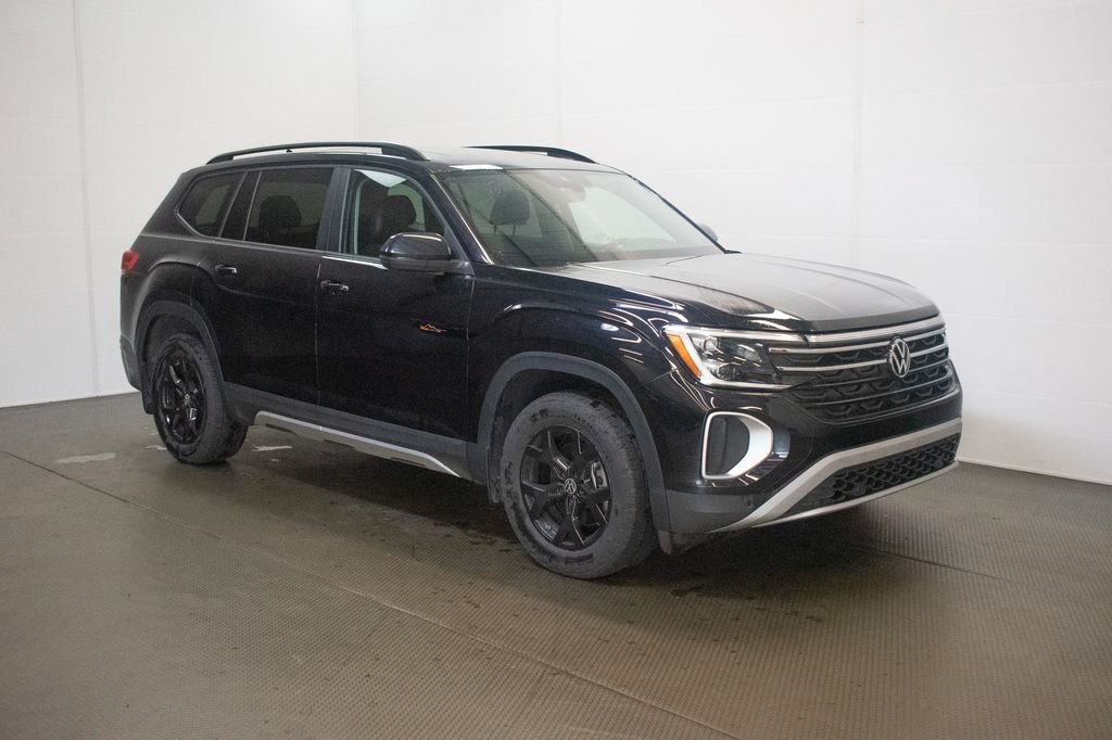 Used 2024 Volkswagen Atlas Peak Edition SE AWD/4WD image 1