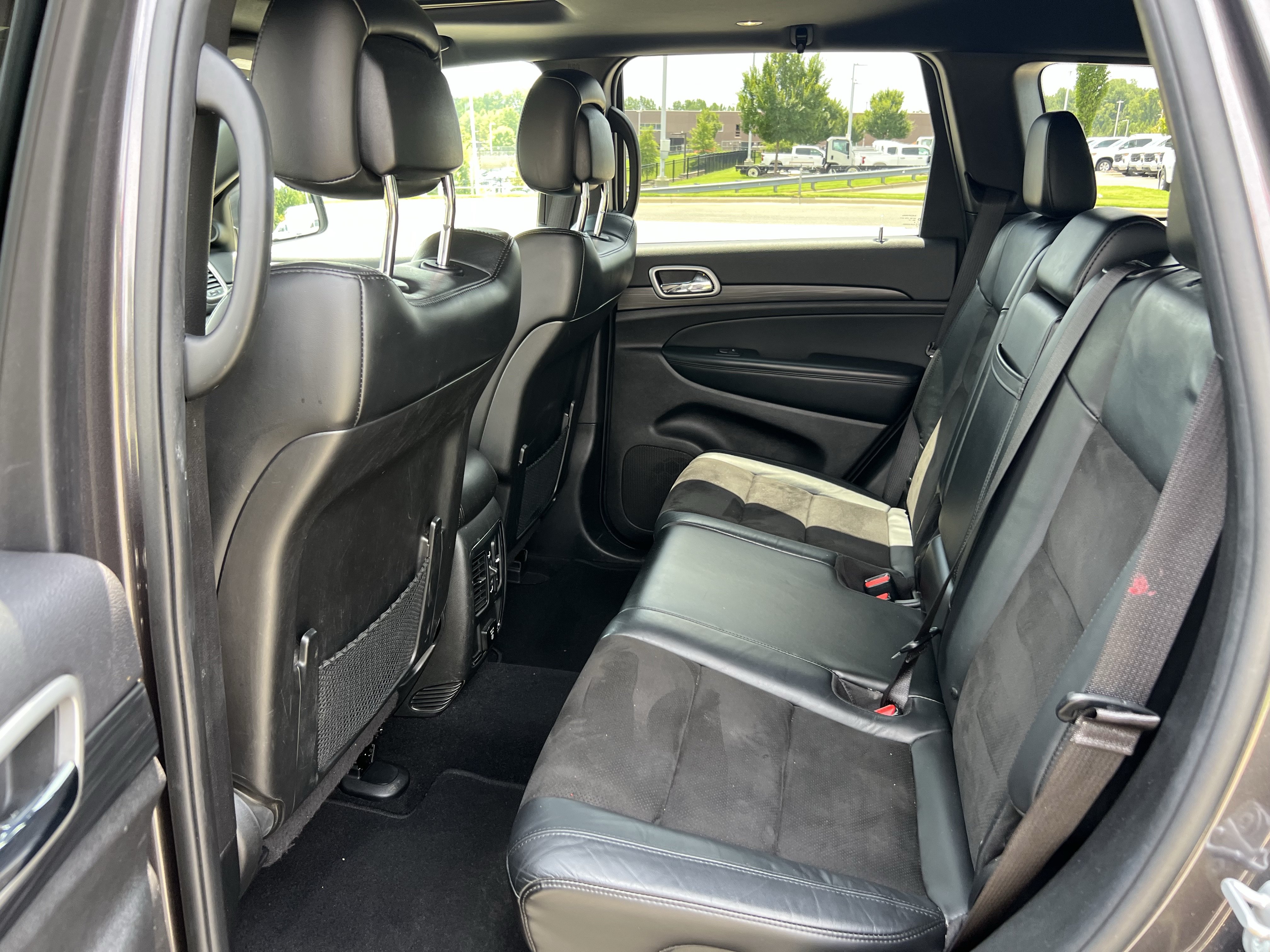Used 2021 Jeep Grand Cherokee Laredo X AWD/4WD image 30
