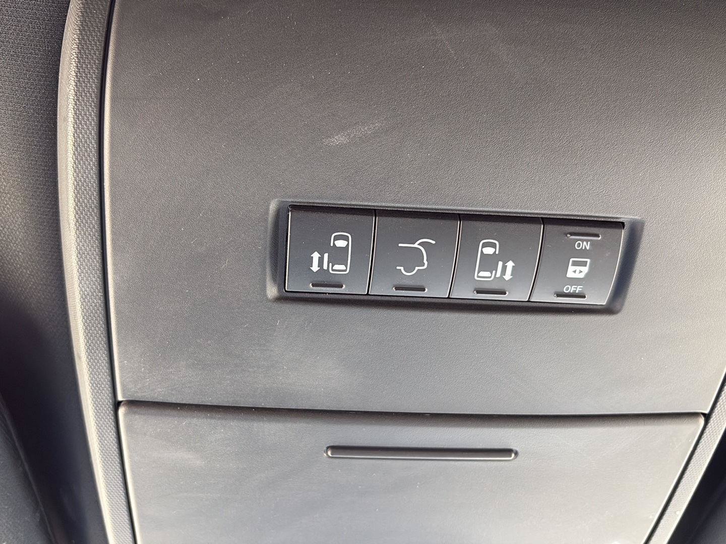 Used 2019 Dodge Grand Caravan SXT FWD image 14