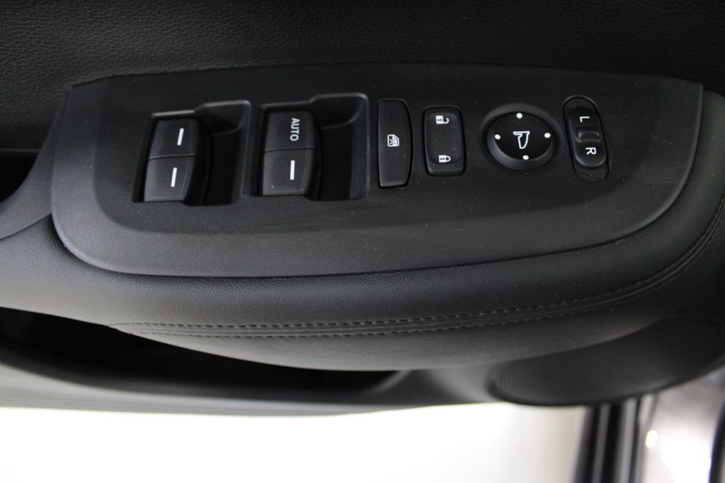 Used 2024 Honda HR-V LX image 12