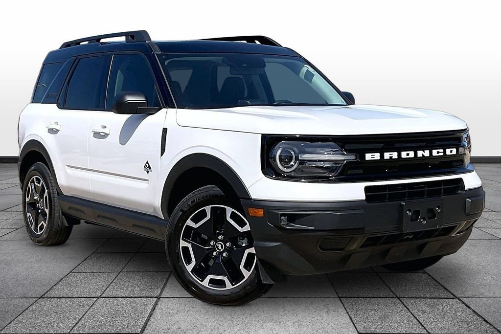 Used 2024 Ford Bronco Sport Outer Banks w/ Tech Package AWD/4WD image 2