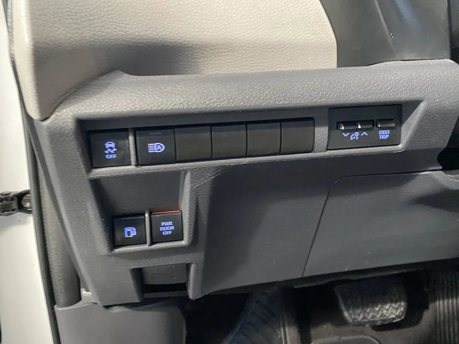 Used 2023 Toyota Sienna LE image 12