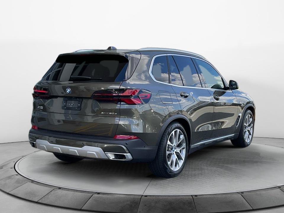Used 2025 BMW X5 xDrive50e w/ Premium Package AWD/4WD image 7