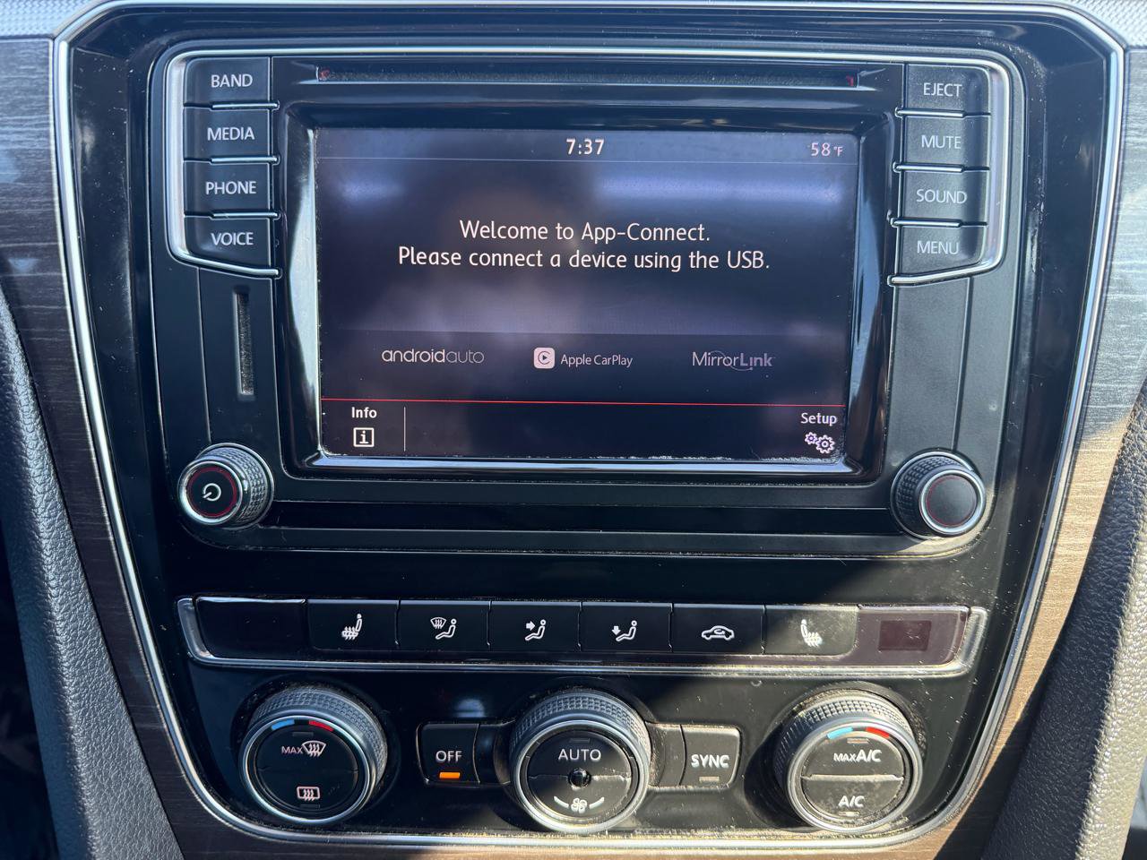 Used 2017 Volkswagen Passat 1.8T SE FWD image 26