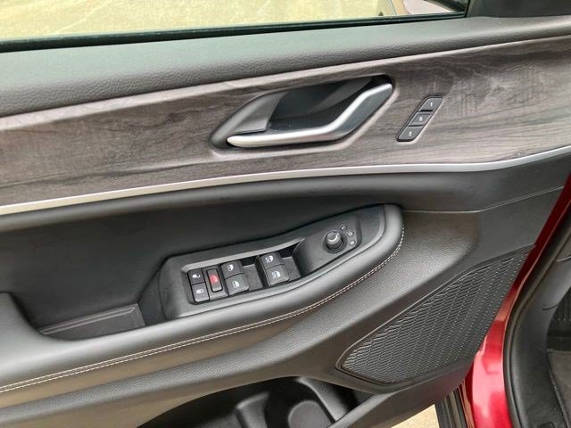 Certified 2023 Jeep Grand Cherokee Limited w/ Black Appearance Package AWD/4WD image 10