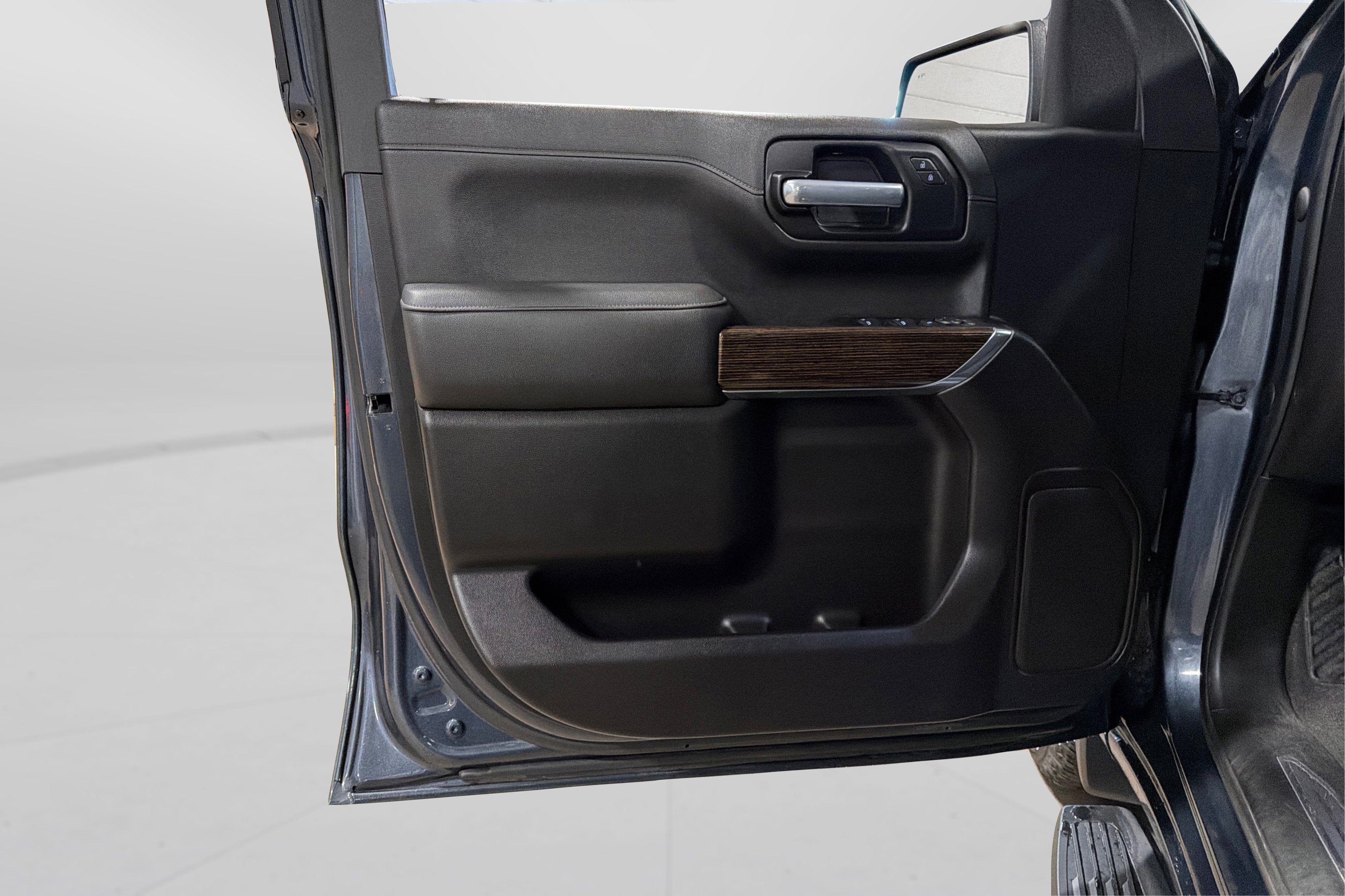 Used 2022 GMC Sierra 1500 SLE w/ X31 Off-Road Package AWD/4WD image 15