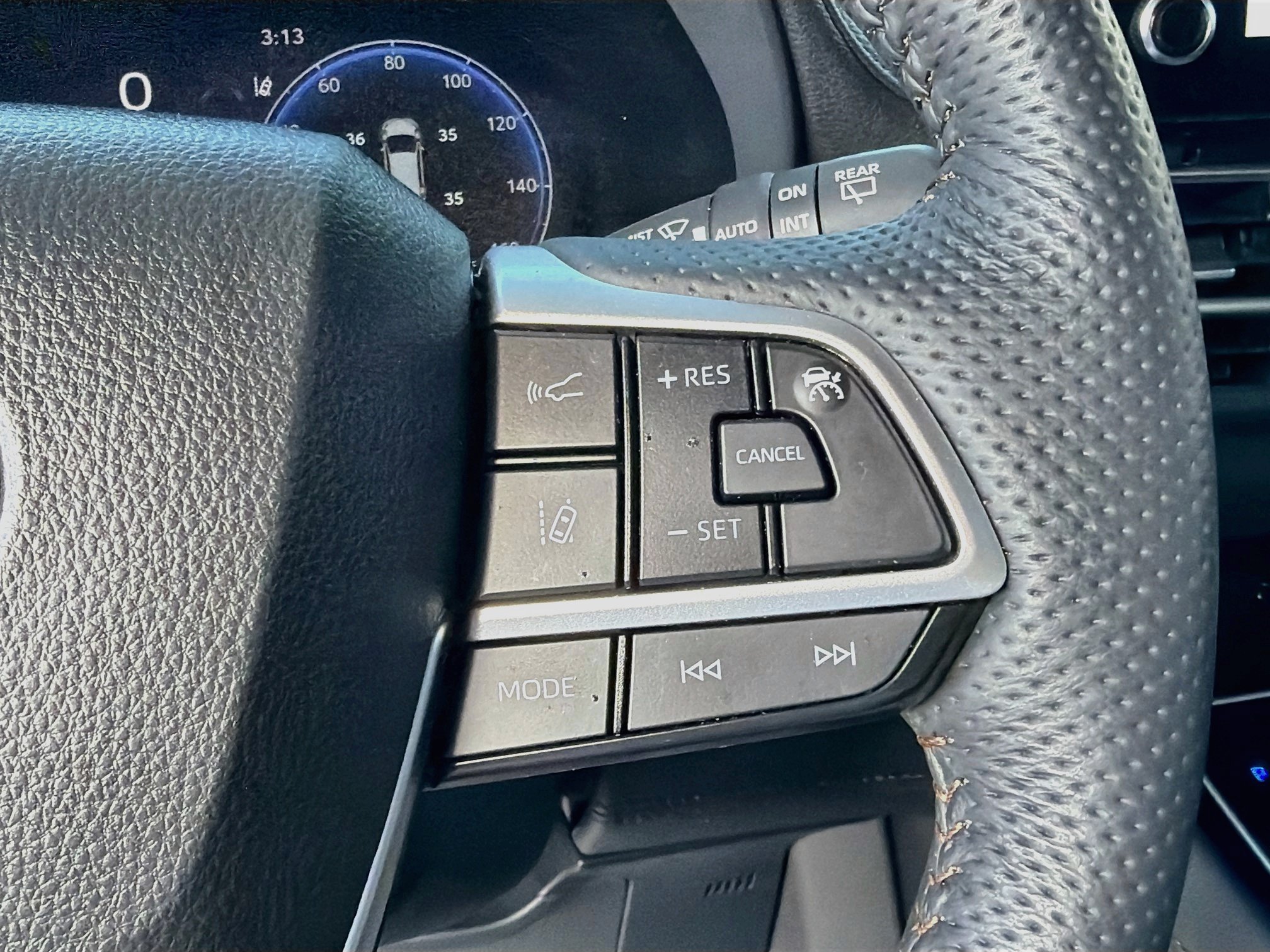 Used 2025 Toyota Sienna Platinum AWD/4WD image 37