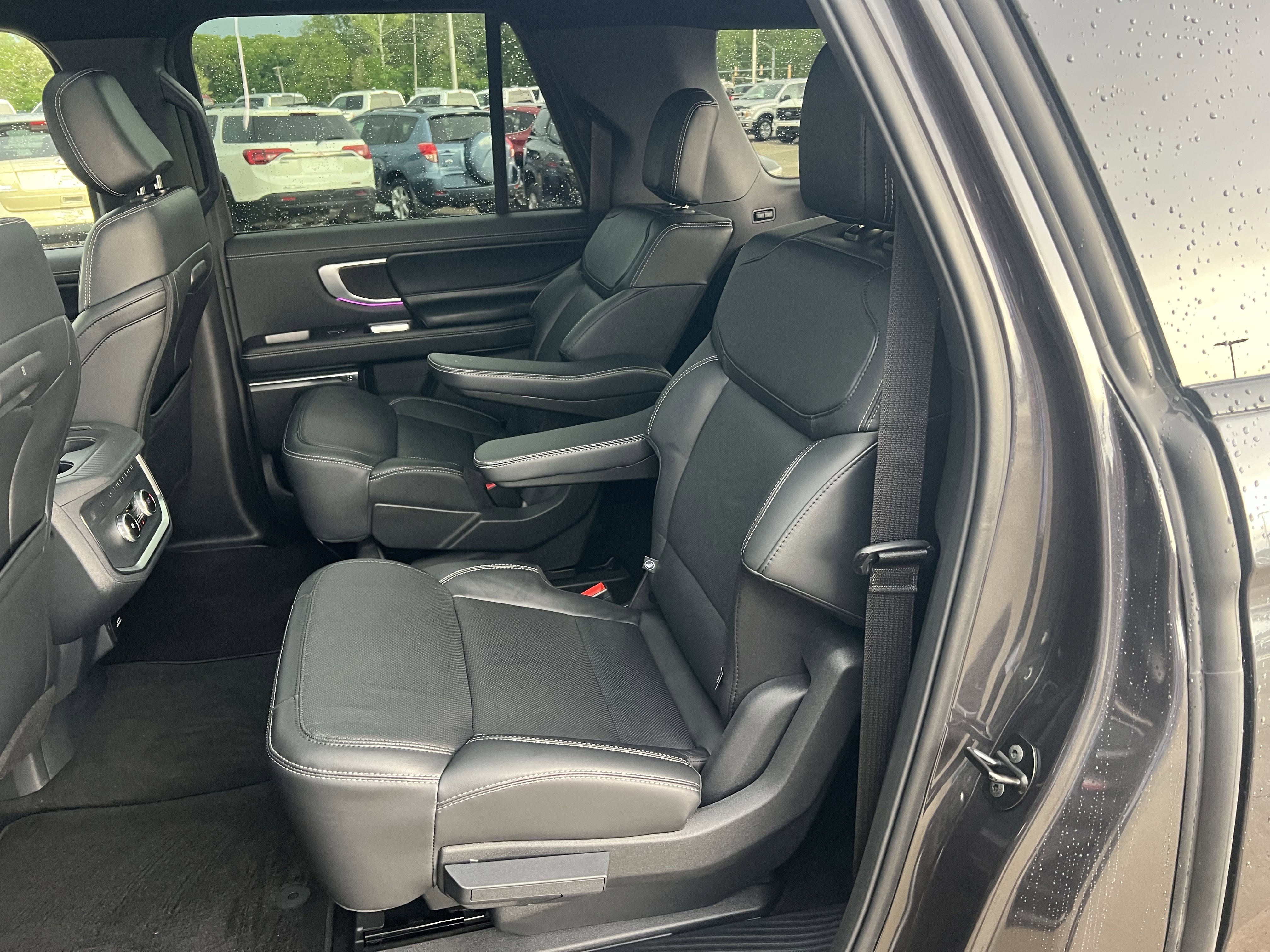 Used 2025 Ford Expedition Max Platinum w/ Stealth Appearance Package AWD/4WD image 19