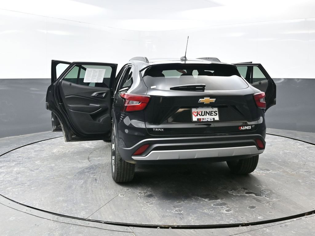 Used 2025 Chevrolet Trax LT image 56