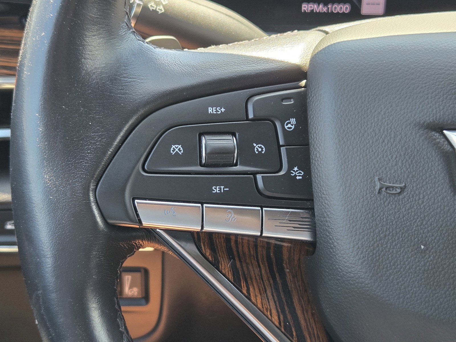 Certified 2022 Cadillac Escalade Premium Luxury AWD/4WD image 26