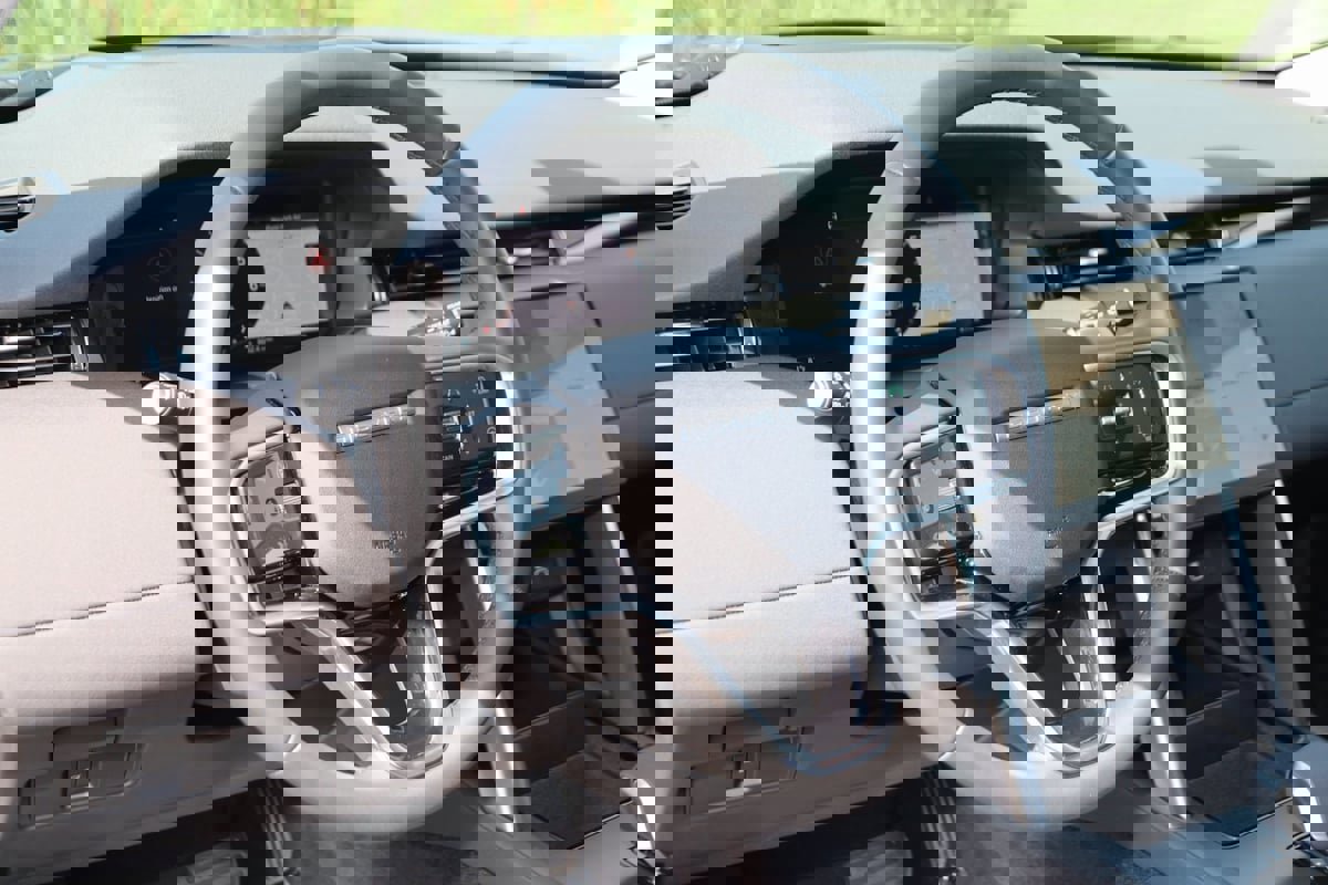 Used 2024 Land Rover Discovery Sport S image 6