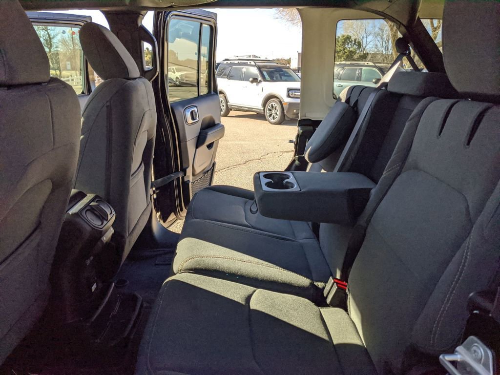 Used 2024 Jeep Wrangler Unlimited Sahara w/ Technology Group image 18