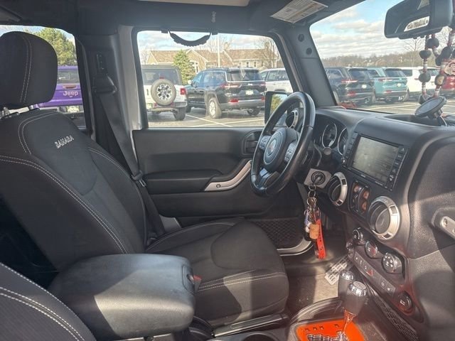 Used 2016 Jeep Wrangler Unlimited Sahara w/ Connectivity Group image 13