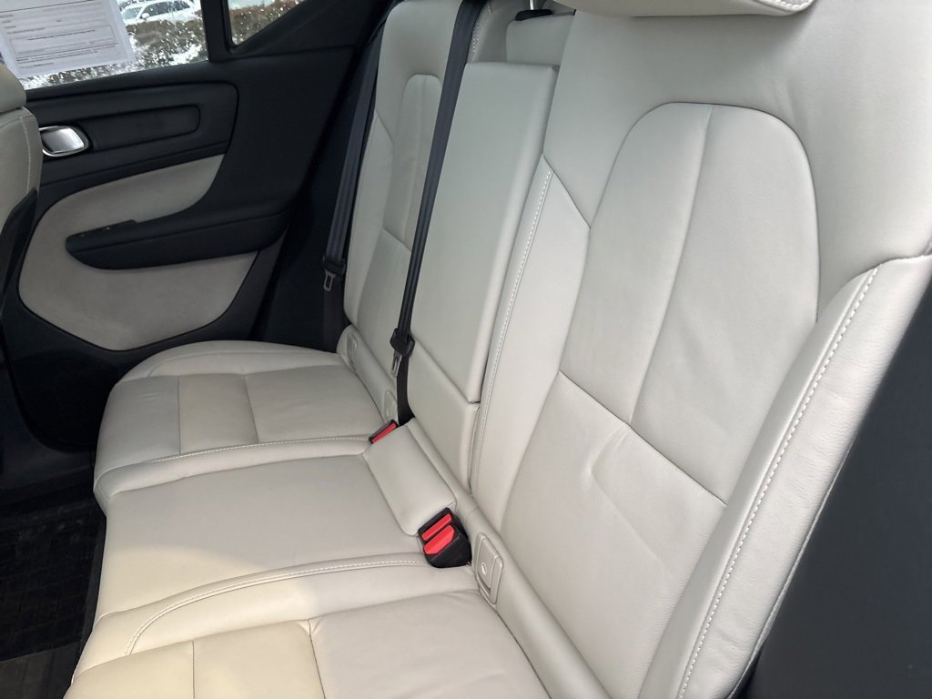 Certified 2023 Volvo XC40 B5 Plus w/ Protection Package Premier image 31