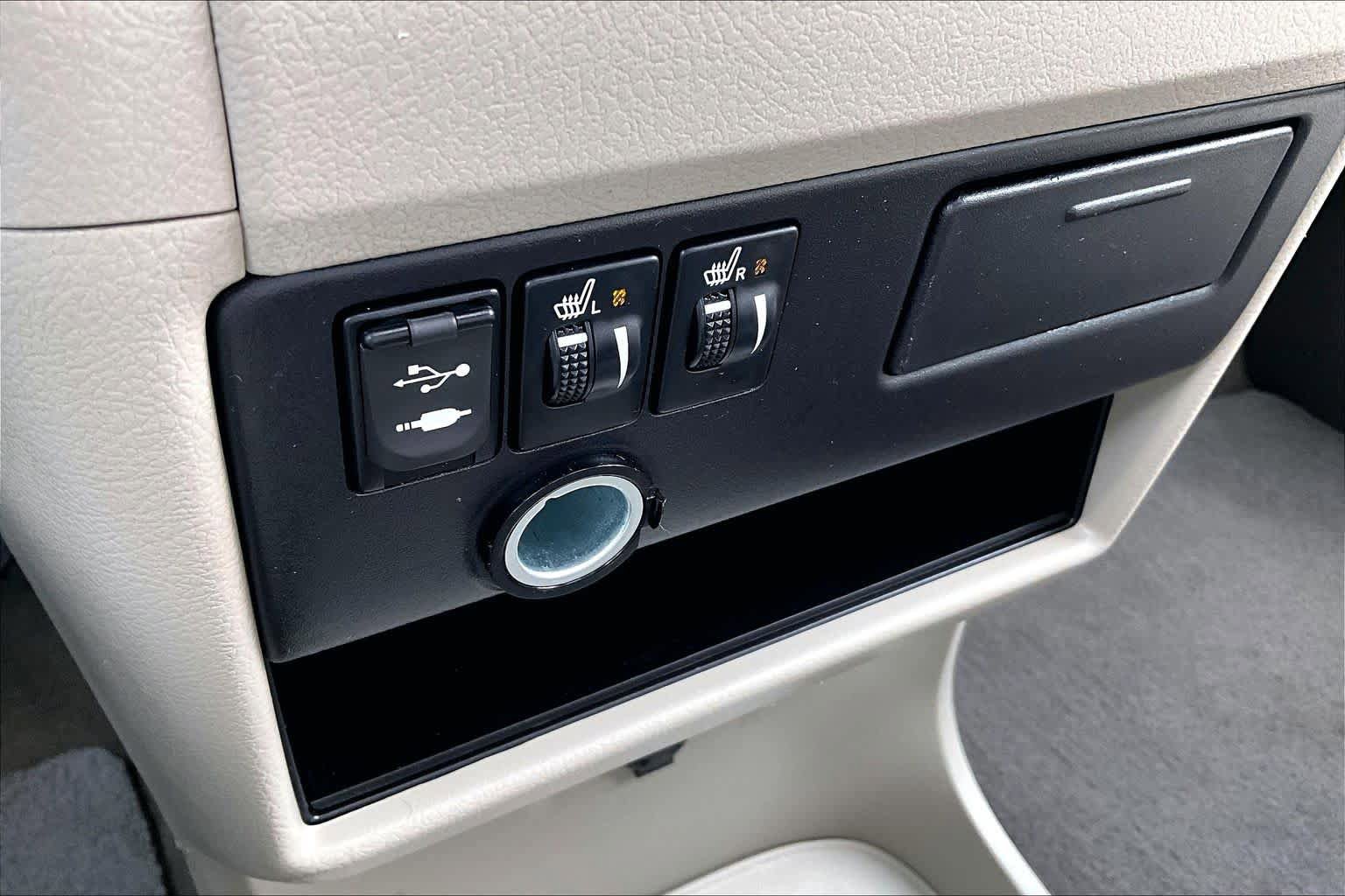 Used 2016 Toyota Sienna XLE w/ XLE Navigation Package image 35