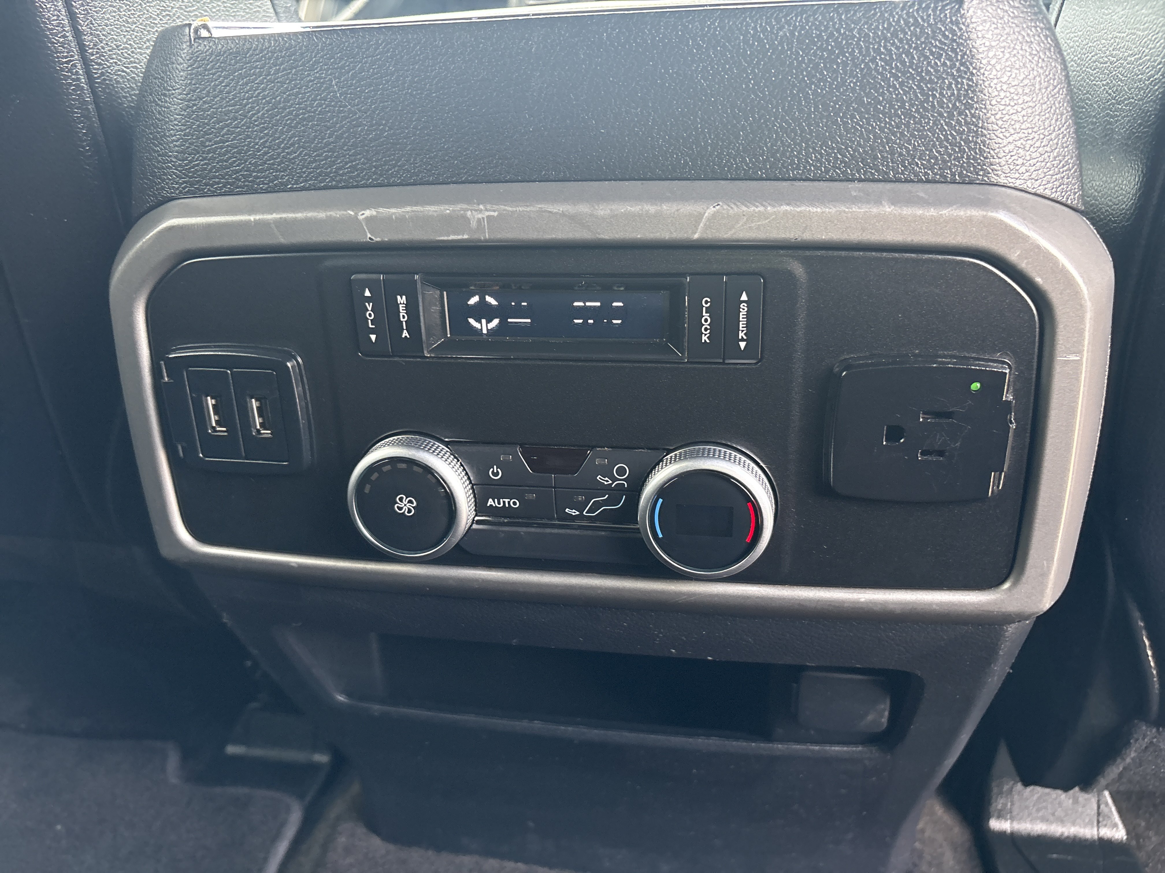 Used 2020 Ford Expedition XLT w/ Equipment Group 202A AWD/4WD image 8