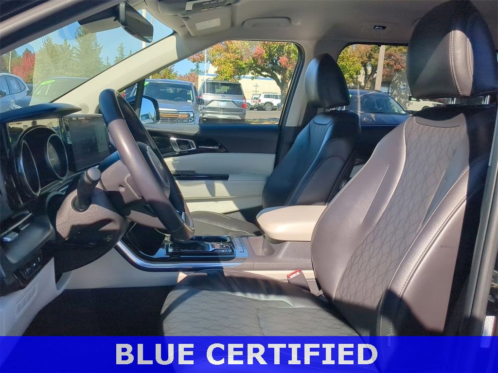 Used 2024 Kia Carnival EX image 13