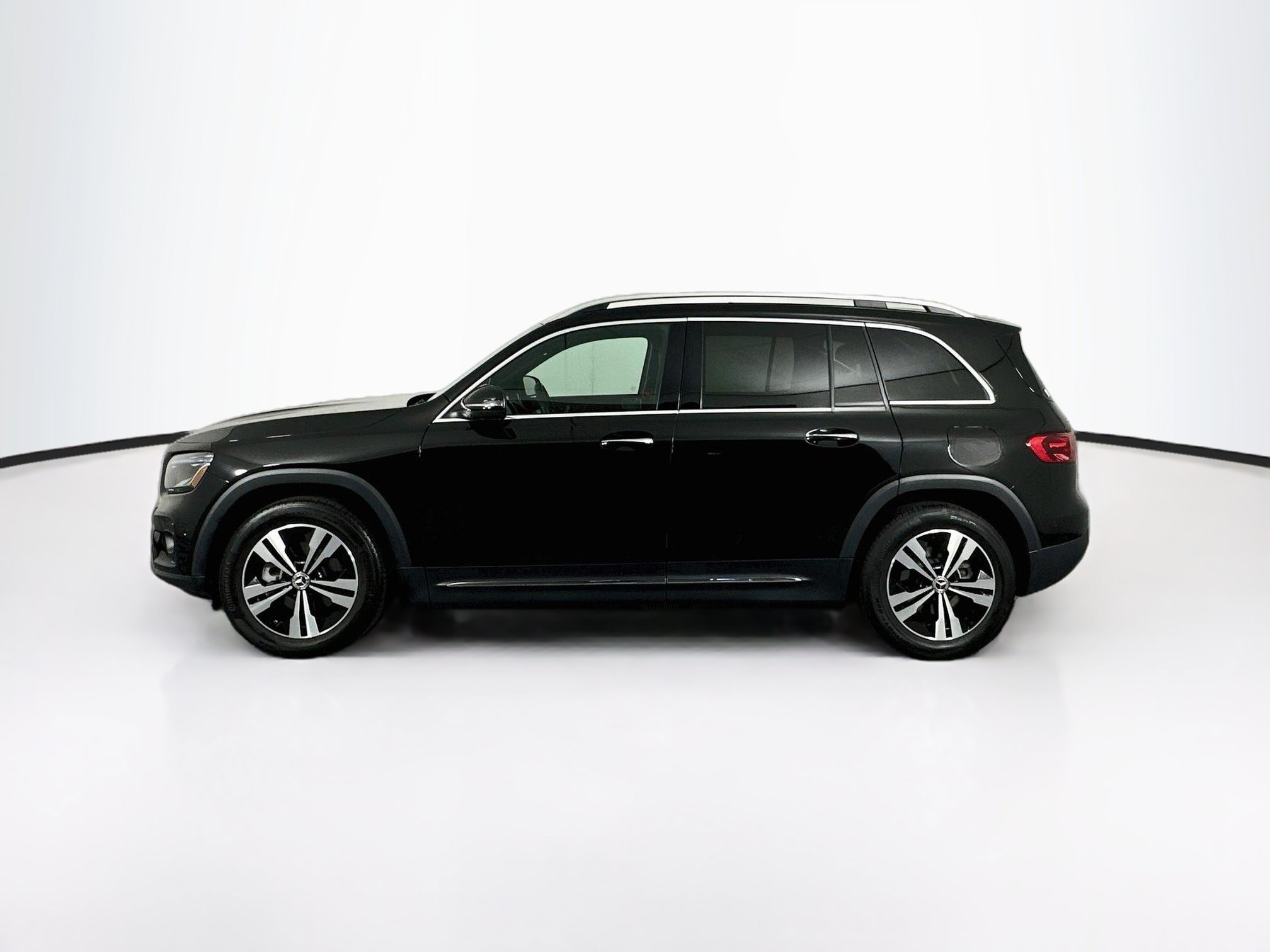 Used 2025 Mercedes-Benz GLB 250 image 4