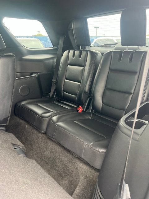 Used 2016 Ford Explorer XLT w/ Equipment Group 202A FWD image 28