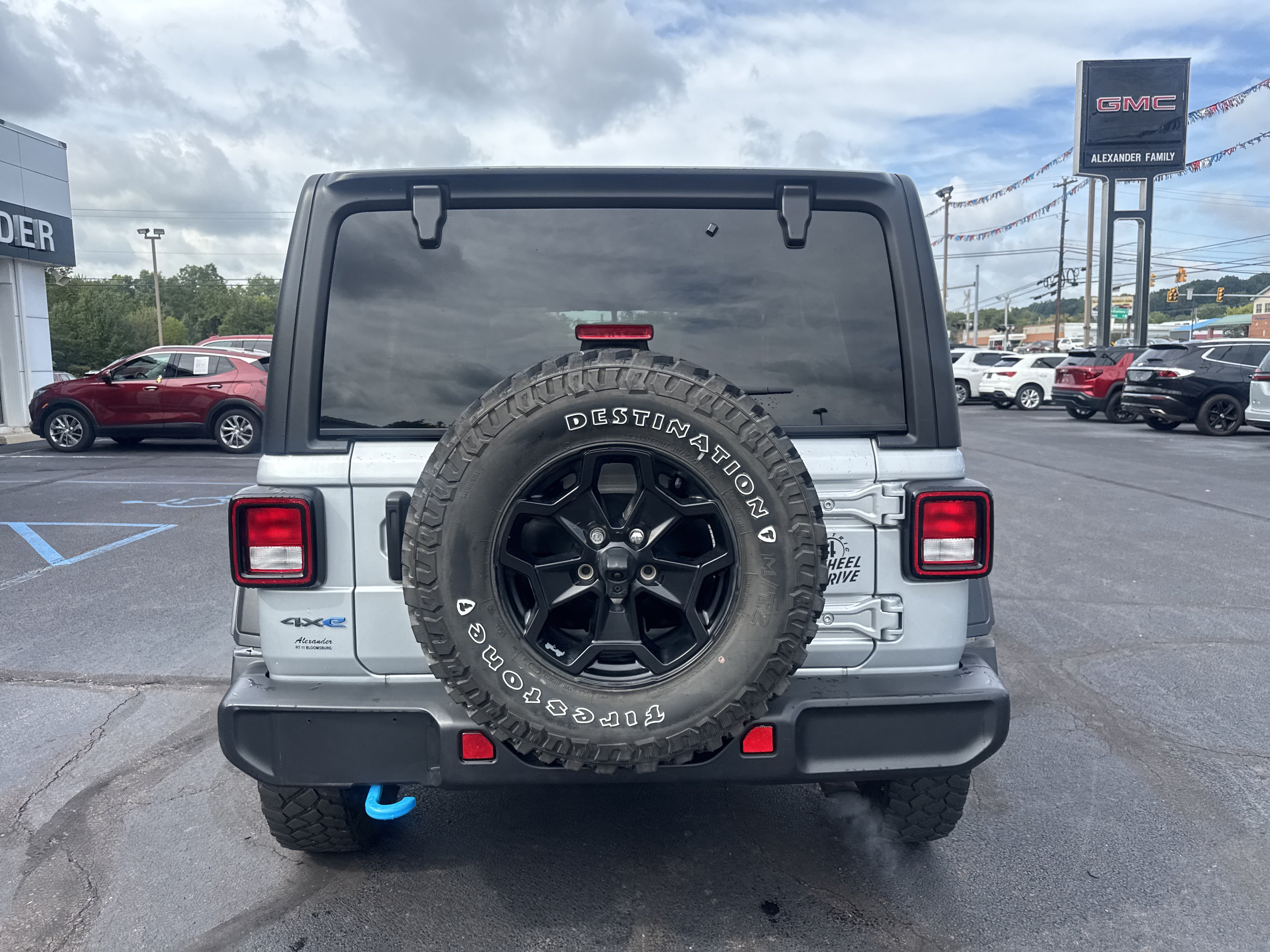 Used 2023 Jeep Wrangler Unlimited w/ Cold Weather Group AWD/4WD image 4