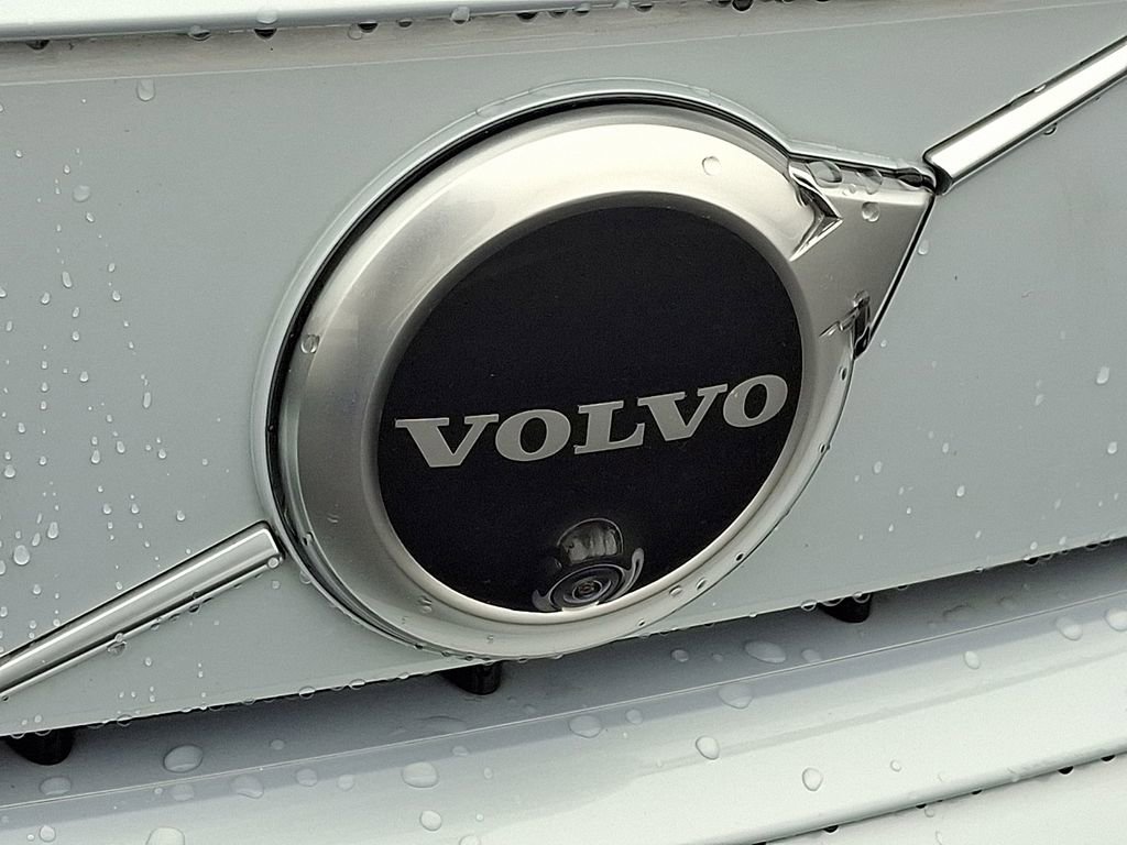 Used 2022 Volvo XC40 P8 Recharge Ultimate image 35