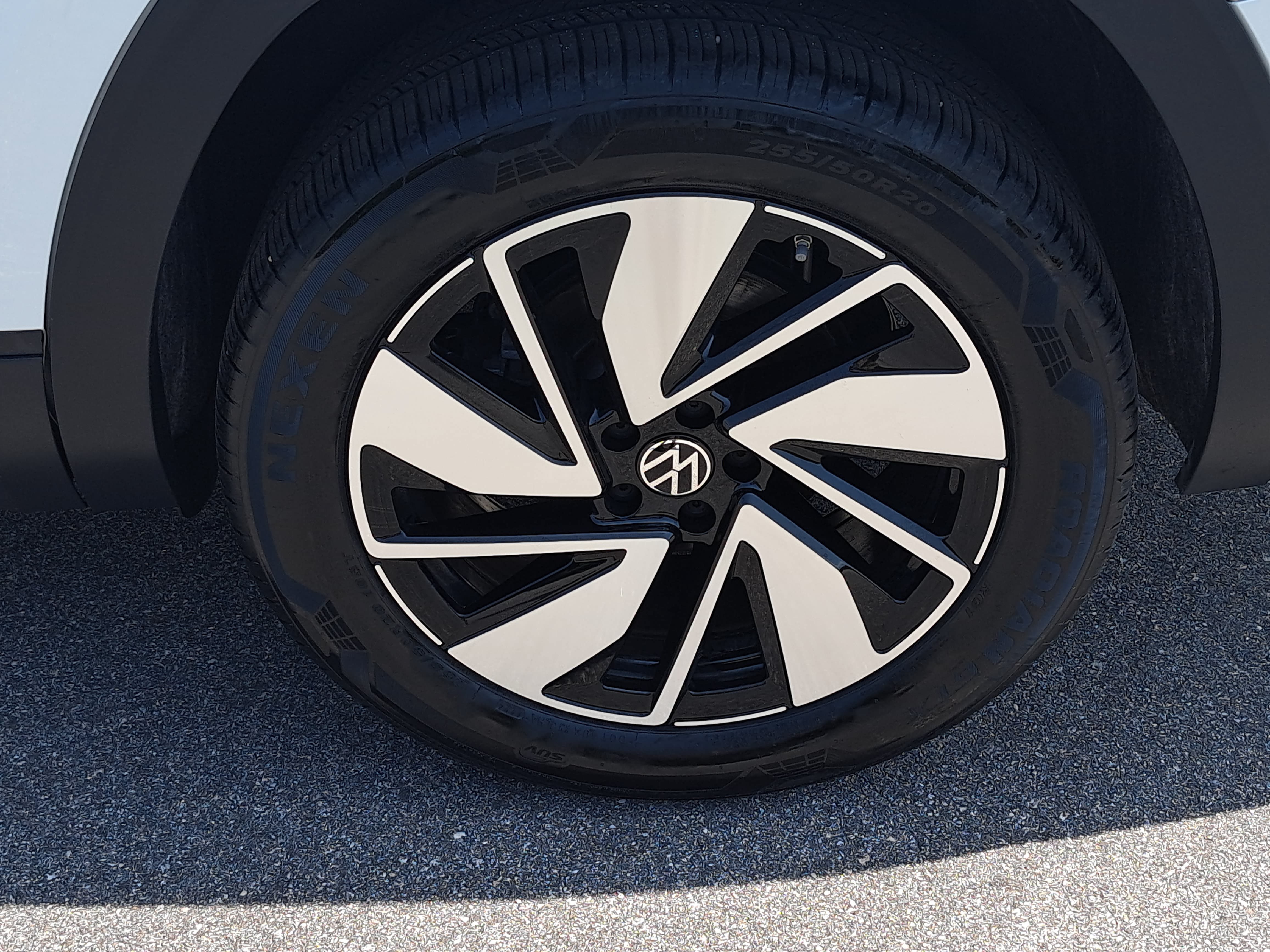 Used 2025 Volkswagen Atlas SE AWD/4WD image 32