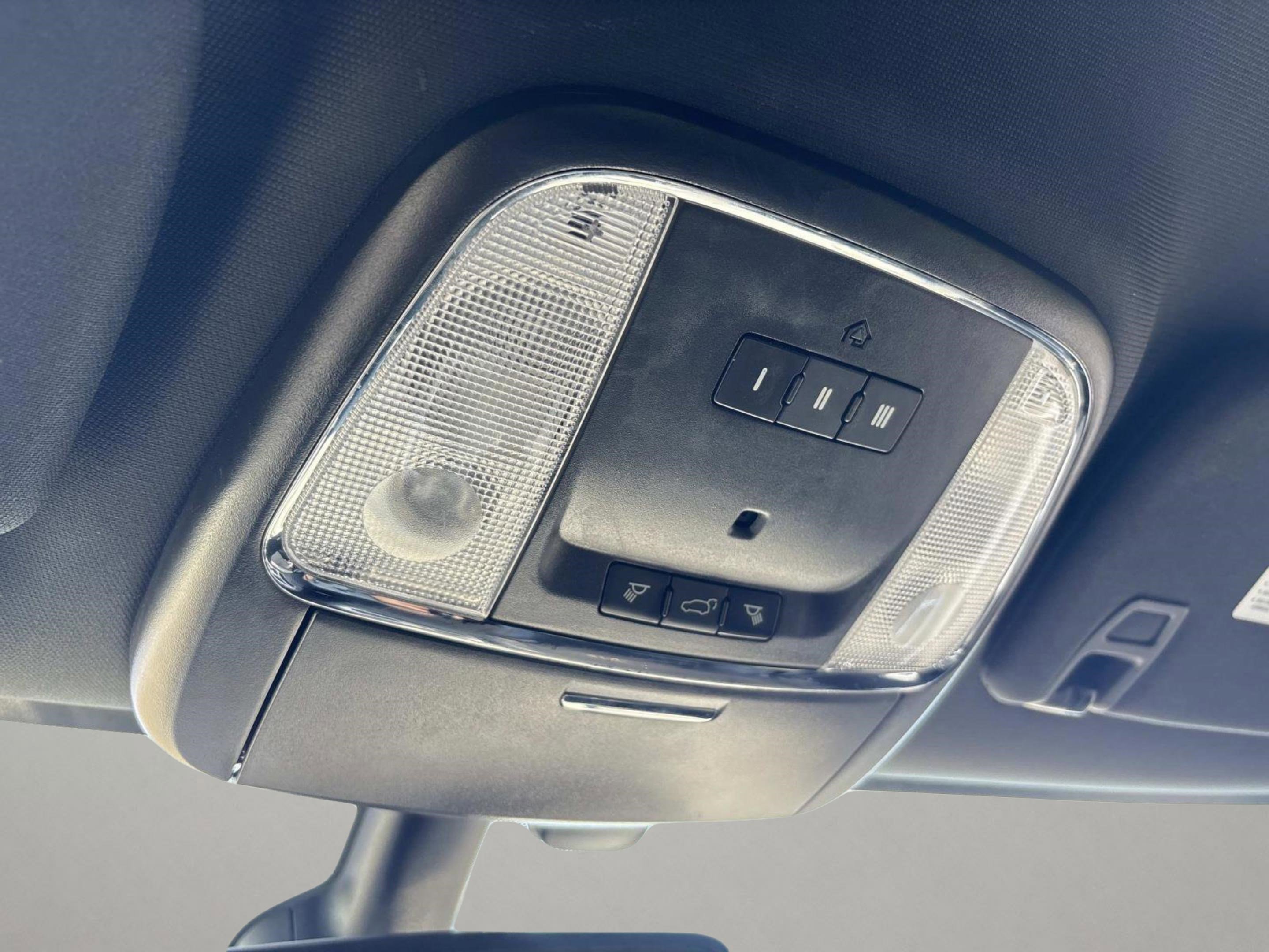 Used 2018 Jeep Grand Cherokee Altitude image 32