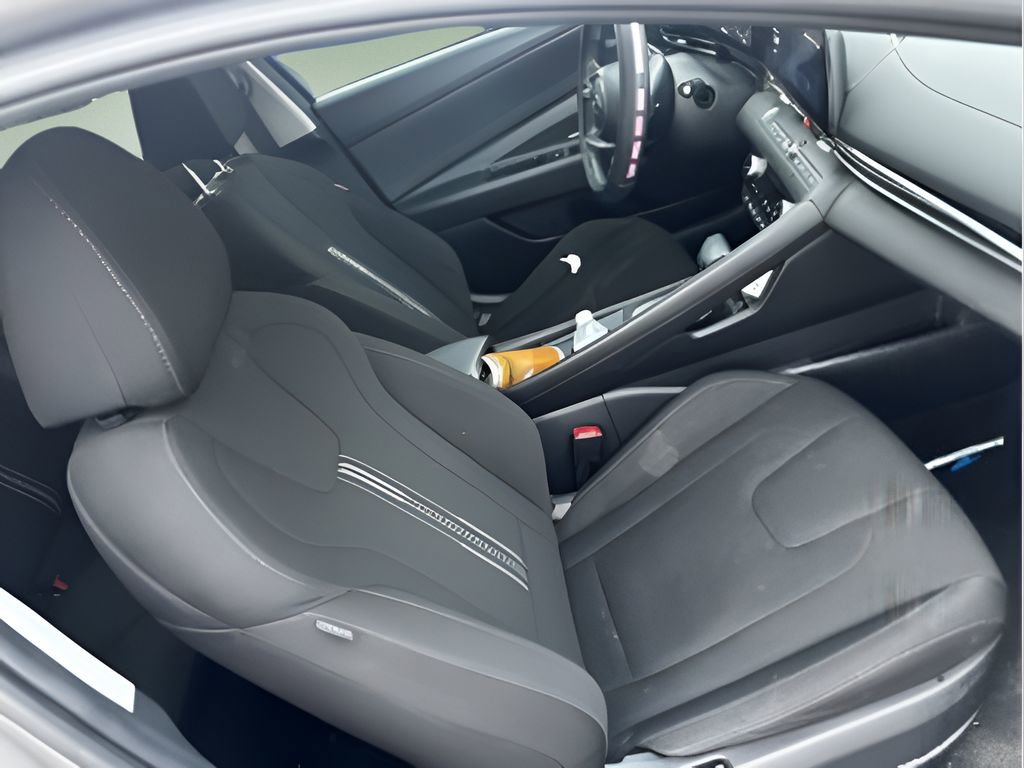 Used 2023 Hyundai Elantra SEL w/ Convenience Package image 15